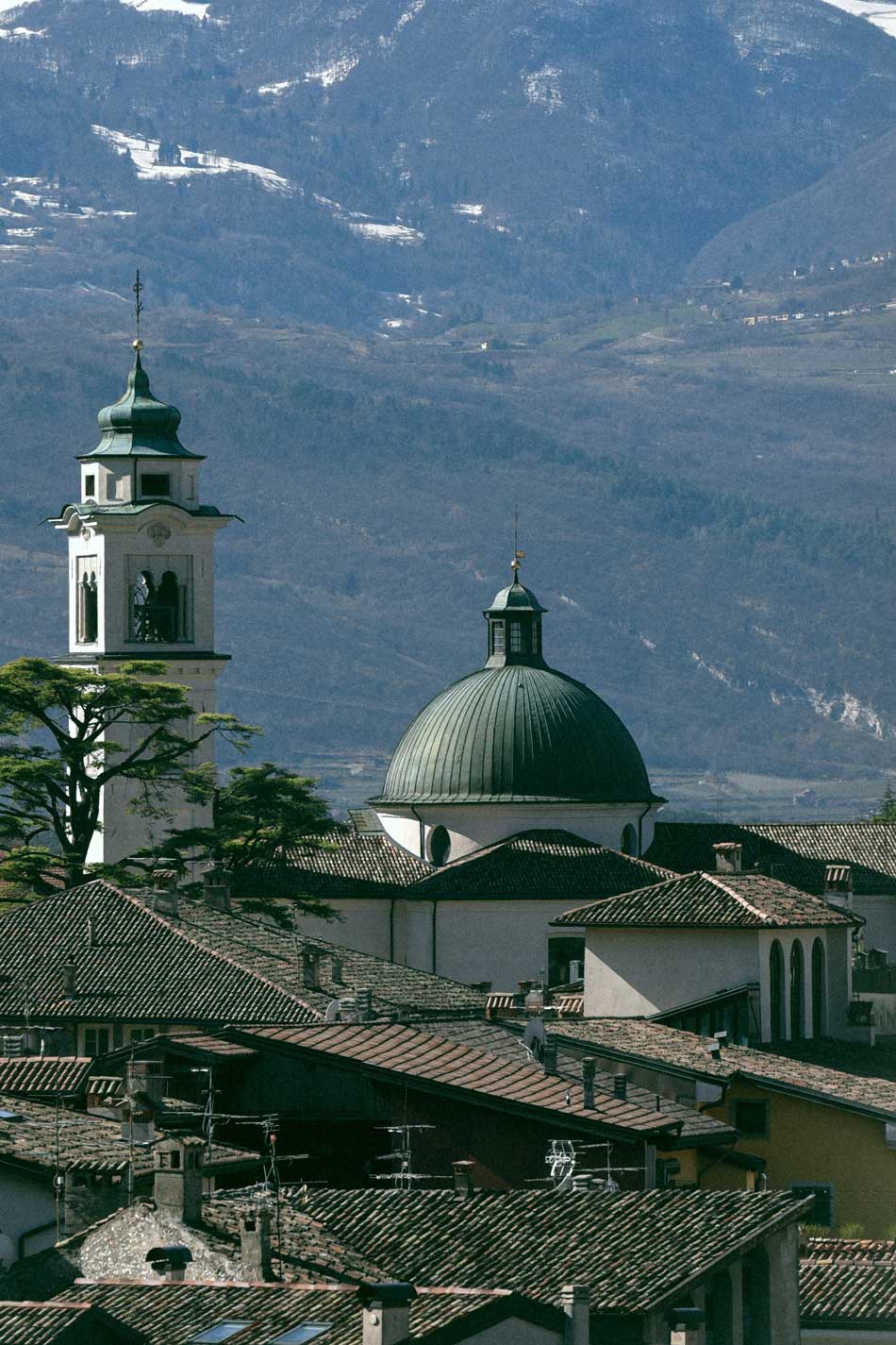 Immobilie kaufen im Trentino/Rovereto, Italien. Blick auf die Berge