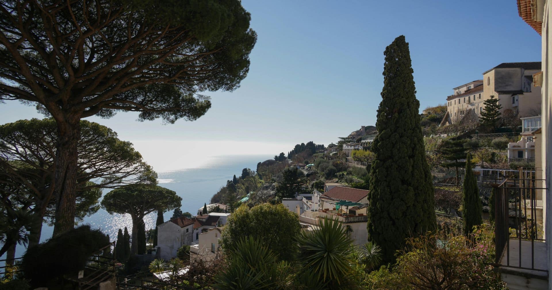 Haus-kaufen-Italien-was-beachte-02 Haus kaufen in Italien – Wohnlage am Hang mit Meerblick und gewachsener Infrastruktur