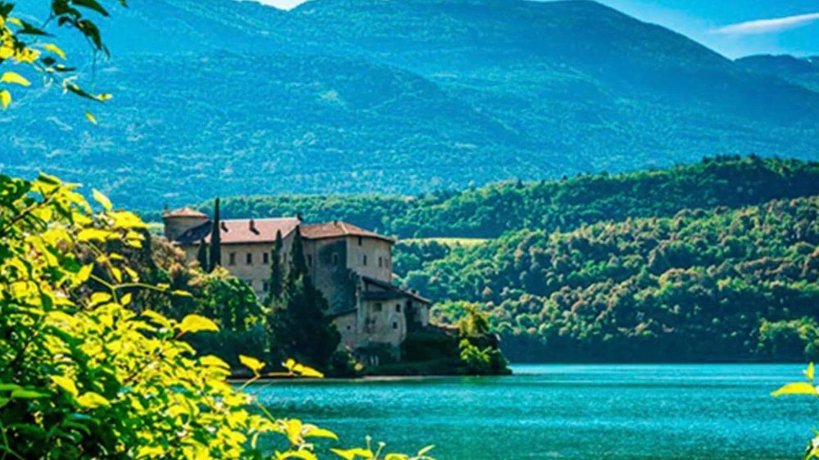 Castel Toblino am Lago di Toblino im Valle dei Laghi im Trentino